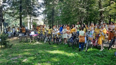 Майже 200 дівчат у жовтому взяли участь у жіночому велопараді в Івано-Франківську Майже 200 дівчат у жовтому взяли участь у жіночому велопараді в Івано-Франківську