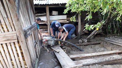 На Тернопільщині рятувальники продовжують ліквідовувати наслідки підтоплень На Тернопільщині рятувальники продовжують ліквідовувати наслідки підтоплень