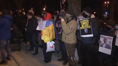 У Дніпрі під будівлею обласної прокуратури пройшла акція на підтримку Сергія Стерненка У Дніпрі під будівлею обласної прокуратури пройшла акція на підтримку Сергія Стерненка