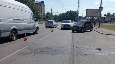 В аварії у Луцьку травмувалися троє неповнолітніх. Один з водіїв втік з місця ДТП