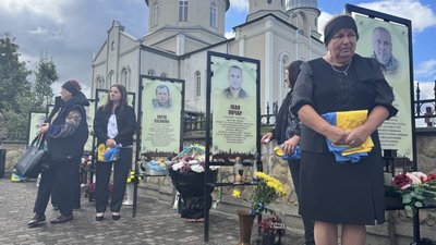 Підпечери, меморіальні дошки, Іван Овчар, Юрій Валило, Роман Мохняк, Іван Демків