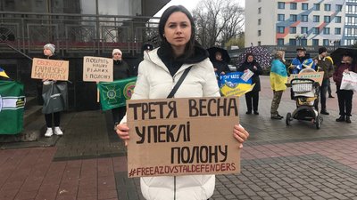 В Івано-Франківську провели мирну акцію на підтримку військовополонених В Івано-Франківську провели мирну акцію на підтримку військовополонених