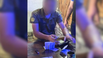 На Рівненщині на хабарі викрили заступника військового комісара На Рівненщині на хабарі викрили заступника військового комісара