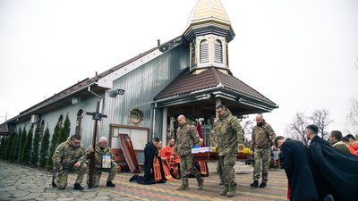 У Мукачеві попрощалися з полеглим прикордонником Юрієм Романовим