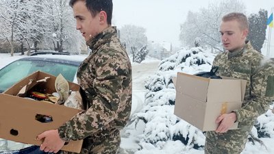 На Тернопільщині волонтери зібрали 10 тонн допомоги на схід На Тернопільщині волонтери зібрали 10 тонн допомоги на схід