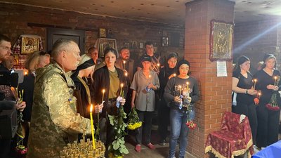 У Сумах попрощалися із загиблим військовослужбовцем Олександром Алєшковим У Сумах попрощалися із загиблим військовослужбовцем Олександром Алєшковим