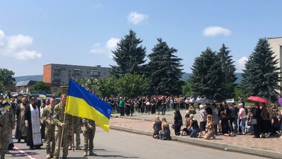 На Закарпатті попрощалися із загиблим військовим Василем Буртином На Закарпатті попрощалися із загиблим військовим Василем Буртином