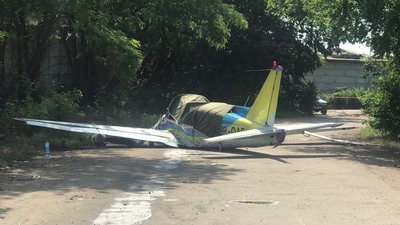 Людський фактор та технічні проблеми: стали відомі ймовірні причини падіння літака в Одесі