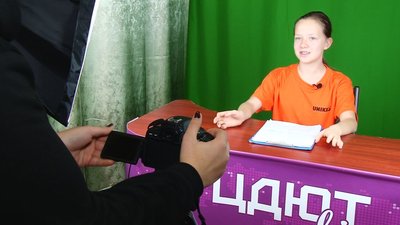 Беруть інтерв'ю та ведуть програми: "Юні кореспонденти" з Черкас розповіли про свою телестудію