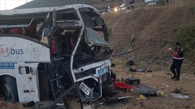 У Туреччині перекинувся пасажирський автобус, загинули 15 людей
