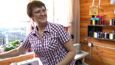 У Житомирі працює майстерня, де безкоштовно ремонтують одяг малозабезпечених громадян