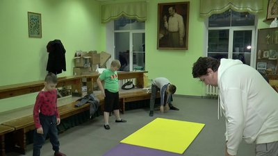У Полтаві діє "Академія клоунів", яка через війну переїхала з Харкова У Полтаві діє "Академія клоунів", яка через війну переїхала з Харкова