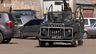 Багі з радянської автівки: військовим в Одесі передали машину, щоб збивати дрони Багі з радянської автівки: військовим в Одесі передали машину, щоб збивати дрони