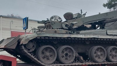 Техніка, яку військові РФ кинули поблизу кордону на Сумщині, слугуватиме ЗСУ Техніка, яку військові РФ кинули поблизу кордону на Сумщині, слугуватиме ЗСУ