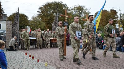 На Тернопільщині прощаються із загиблими військовослужбовцями На Тернопільщині прощаються із загиблими військовослужбовцями
