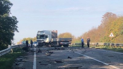 Рух заблокований. На Львівщині трапилася аварія за участі 5 авто на трасі Київ-Чоп