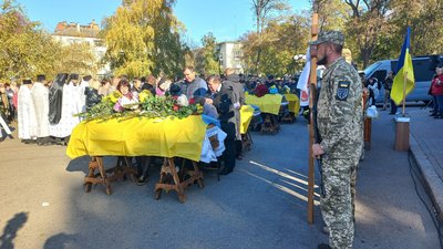 У Полтаві прощаються з чотирма воїнами, які полягли на Донеччині під час захисту України