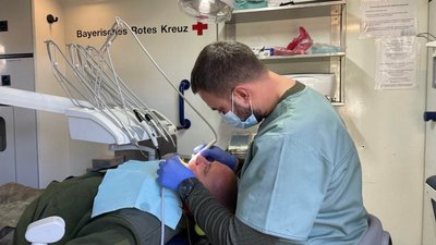 Тернопільські стоматологи на передовій лікують військових Тернопільські стоматологи на передовій лікують військових