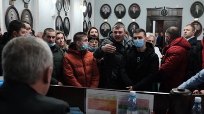 Фракції поділились. Відомо, як голосували депутати за вхід старост Чернівецької громади у виконком