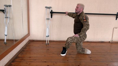 "Мрію знову танцювати": історія бійця-хореографа, який проходить реабілітацію у Луцьку "Мрію знову танцювати": історія бійця-хореографа, який проходить реабілітацію у Луцьку