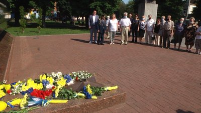 Хмельничани вшановують пам'ять загиблих у Другій світовій війні Хмельничани вшановують пам'ять загиблих у Другій світовій війні