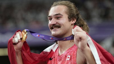 Ітан Кацберг після того, як став чемпіоном світу-2025 з метання молота