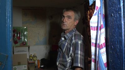 Консервують городину та пиляють дрова. Як готуються до зими жителі села на Запоріжжі, що під постійними обстрілами Консервують городину та пиляють дрова. Як готуються до зими жителі села на Запоріжжі, що під постійними обстрілами