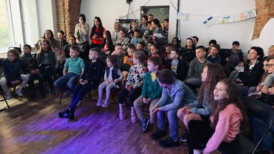 У Чернівцях провели наукове шоу для дітей-переселенців У Чернівцях провели наукове шоу для дітей-переселенців
