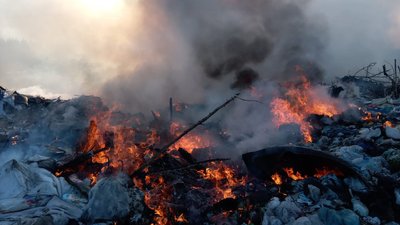 На Дніпропетровщині ліквідували пожежу на сміттєвому полігоні На Дніпропетровщині ліквідували пожежу на сміттєвому полігоні