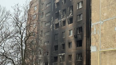 Згорілий будинок у Краматорську після обстрілів