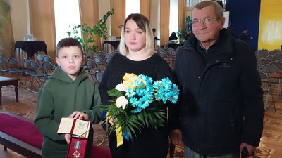 На Тернопільщині вручили нагороди сім’ям загиблих бійців На Тернопільщині вручили нагороди сім’ям загиблих бійців
