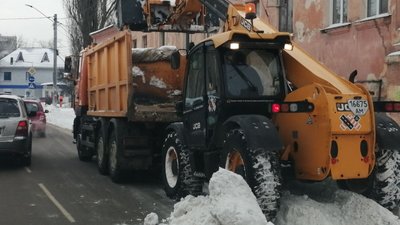 У Житомирі за добу з центральних вулиць вивезли 1200 тонн снігу У Житомирі за добу з центральних вулиць вивезли 1200 тонн снігу