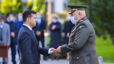 Президент вручив державні нагороди та чергові офіцерські звання Президент вручив державні нагороди та чергові офіцерські звання