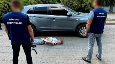 За гроші допомагав у переправленні сигарети. На Закарпатті затримали прикордонника