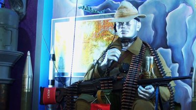 У спеціальних нішах музею розташовані манекени воїнів У спеціальних нішах музею розташовані манекени воїнів