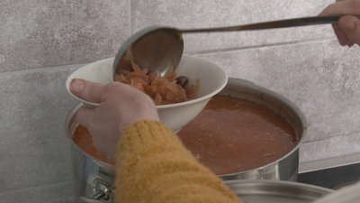 У Тлумачі на Франківщині відкрили соціальну їдальню. Репортаж У Тлумачі на Франківщині відкрили соціальну їдальню. Репортаж