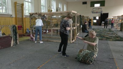 У Черкасах бракує людей для плетіння маскувальних сіток