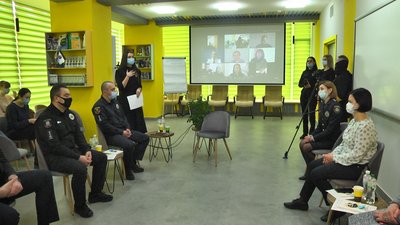 У Маріуполі відкрили перший в Україні "Креативний простір "Відкрита поліці"