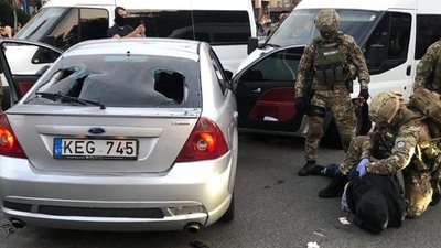 Поліція та КОРД затримали в центрі Києва іноземців-грабіжників Поліція та КОРД затримали в центрі Києва іноземців-грабіжників