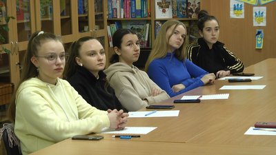 Діти Житомирщини пишуть "Живі листи" захисникам України
