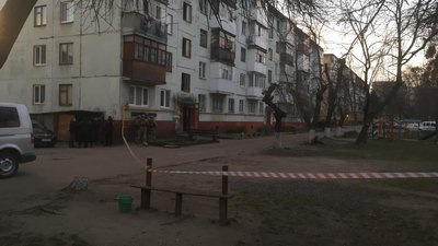 У центрі Житомира у супроводі стрілянини затримали чоловіка, який був у розшуку У центрі Житомира у супроводі стрілянини затримали чоловіка, який був у розшуку