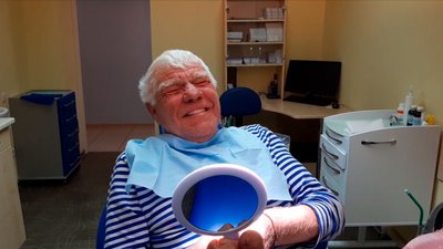 Херсонський волонтер "дядя Гриша", повернувши собі посмішку у Запоріжжі, вирушає додому