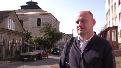 Одна із найбільших синагог східної Європи: як на Рівненщині реставрують дах пам’ятки архітектури Одна із найбільших синагог східної Європи: як на Рівненщині реставрують дах пам’ятки архітектури