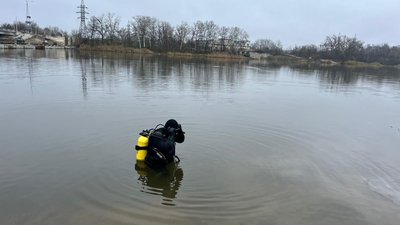 Піротехніки також обстежують акваторію річок та водоймищ Піротехніки також обстежують акваторію річок та водоймищ