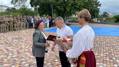 У Черкасах вручили нагороди освітянам У Черкасах вручили нагороди освітянам