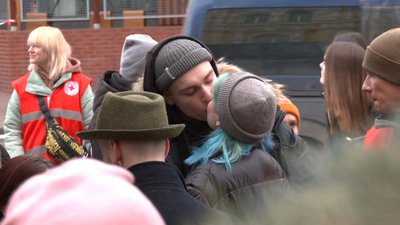 "Це дуже погано. Це не для дітей війна". З Одеси в Молдову евакуювали близько 100 людей