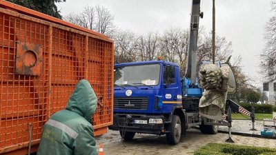 У Кременчуці демонтували погруддя Пушкіна У Кременчуці демонтували погруддя Пушкіна