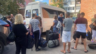 "Коли побачимось, не відомо": із Полтавщини їздять безплатні евакуаційні рейси до кордону "Коли побачимось, не відомо": із Полтавщини їздять безплатні евакуаційні рейси до кордону