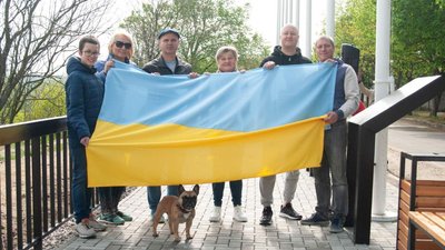 На "Алеї Слави" в Миколаєві замайоріли десять прапорів України На "Алеї Слави" в Миколаєві замайоріли десять прапорів України