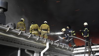 На Одещині рятувальники гасили пожежу на заводі понад 6 годин На Одещині рятувальники гасили пожежу на заводі понад 6 годин